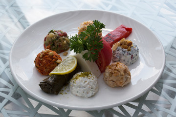 hors d'oeuvres in white taba