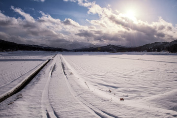 田んぼ　雪景色