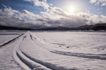 田んぼ　雪景色