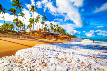 Praia em Lauro de Freitas na Bahia, nordeste do Brasil.