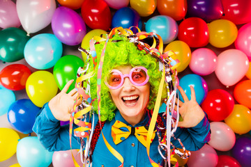 Fototapeta na wymiar Portrait of beautiful party woman in wig and glasses (Carneval).