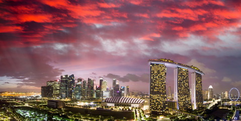 Obraz premium Aerial panoramic view of Singapore at sunset