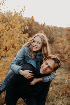 Farther giving his daughter a piggyback ride, Netherlands