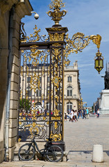 Nancy, goldene Schmuckgitter auf der Place Stanislas