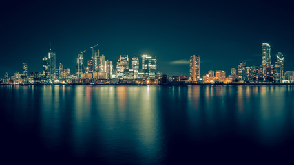 Obraz premium Night Time Skyline View of Modern Business District Canary Wharf in London