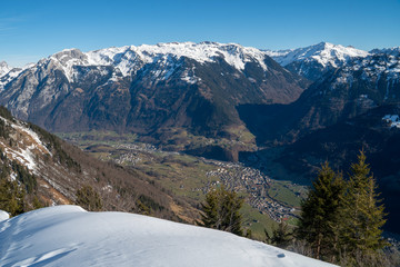 Aussicht vom Berggipfel ins Glarnerland, Schwanden © Madeleine
