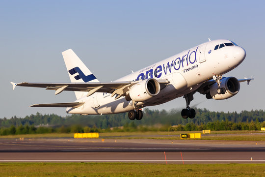 Finnair Airbus A319 airplane Helsinki airport