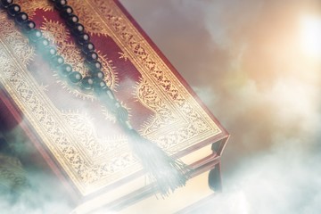 Fototapeta premium Islamic Book Koran with rosary on background