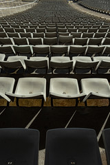 Naklejka premium Textura con filas de asientos en estadio de futbol. Barcelona, España