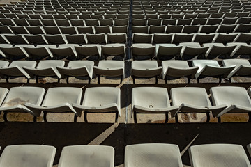 Textura con filas de asientos en estadio de futbol. Barcelona, España  