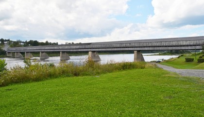 Fototapeta na wymiar The longest covered bridge in the world at Hartford, NB