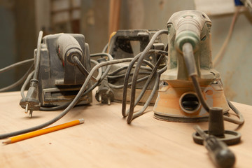 Machines and hand tools for the production of wooden furniture, carpentry shop work