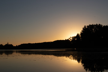 Coucher de soleil sur un lac