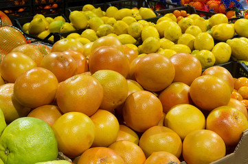 selling fruit in the grocery market