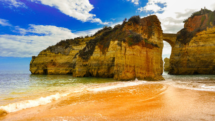 Fototapeta na wymiar Badebucht in Lagos, Algarve/Portugal