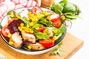 Salad with Chicken and vevetables.