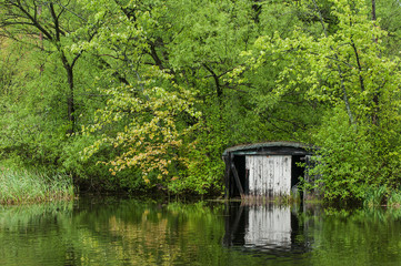 Fototapeta na wymiar boat house on the river