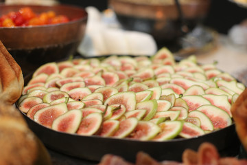 figos cortados ao meio