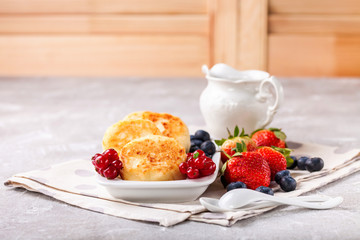 Cottage cheese pancakes with berries. Selective focus. Russian cheesecakes. Copy space