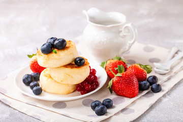 Cottage cheese pancakes with berries. Selective focus. Russian cheesecakes. Copy space