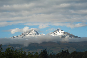 Fototapeta na wymiar Ilinizas volcanoes seen in the morning