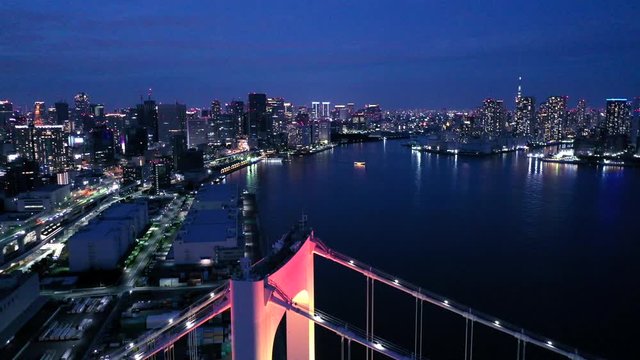 海辺にかかる橋の夜景　空撮