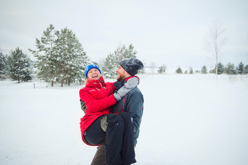 winter fun - the man picked up his girlfriend in winter park