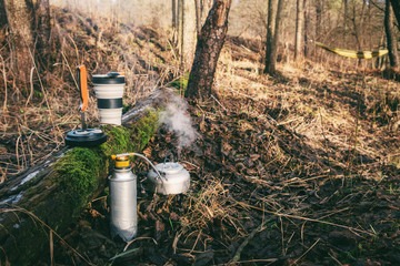 Obraz premium Cooking while hiking. Food at the tourist camp.