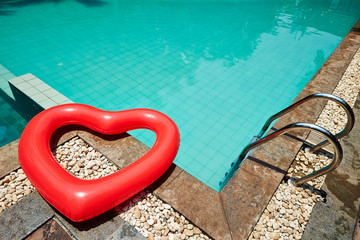 Summer vacation, heart shape float 