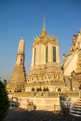 Fototapeta premium Wat Arun or Temple of Dawn is a beautiful Buddhist temple and landmarks of Bangkok in Thailand 