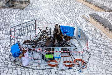 Obraz premium Bond 25, Scenography elements used for explosion and fire scenes from the movie 