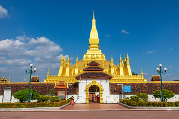 Fototapeta premium Pha That Luang temple - The Golden Pagoda in Vientiane , Laos