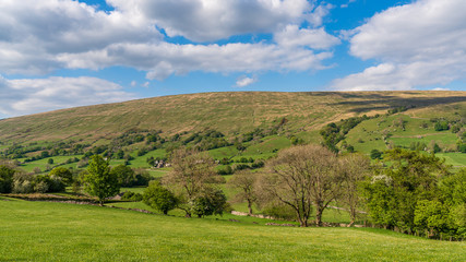 Obraz premium Yorkshire Dales landscape in the Dent Dale between Cowgill and Dent, Cumbria, England, UK