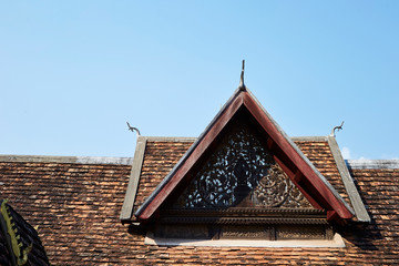 Travelling Laos, sightseeing at temple 