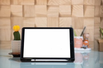 Fototapeta premium Blank white screen tablet computer on glass table