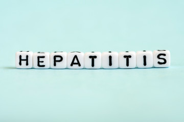 Obraz premium Hepatitis inscription on cubes. Medical blue background. Viral hepatitis A, B, C, D, E, F, G, toxic, autoimmune, radiation. Concept of World Hepatitis Day.