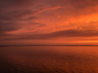 Fototapeta na wymiar Red orange fire sunset at the sea