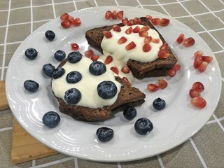 Blue berry yogurt and Pomegranate yogurt chocolate toast with honeys