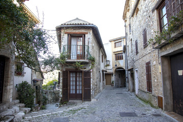 Fototapeta na wymiar Cobbled street in the medieval village of Haut de Cagnes on the french riviera.