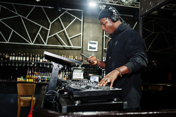 Fototapeta na wymiar African american dj play music on decks at night club.
