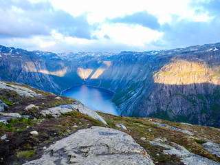 Obraz premium Lake Ringedalsvatnet near the trail to Trolltunga in Norway.