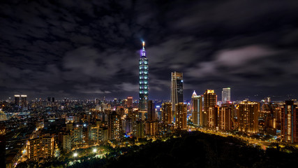 Fototapeta na wymiar Panoramic view of Taipei city during night