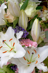 Blumenstrauß mit weißen Lilien © E. Schittenhelm