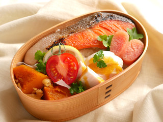 手作りのおいしいわっぱのお弁当