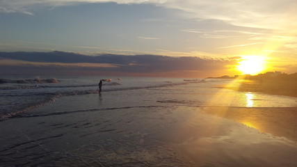 hermoso atardecer en mar del sur