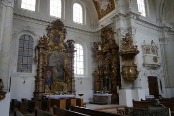 Fototapeta na wymiar Inneres Abteikirche Seligenthal in Landshut