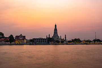 Fototapeta premium Arun Temple at river side, Thailand