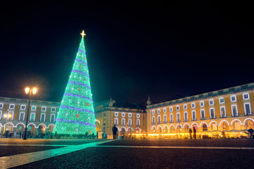 Fototapeta na wymiar Christmas tree at Commerce Square at night in Lisbon.