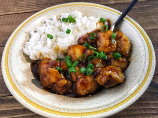 General Tso’s chicken with rice and scallions