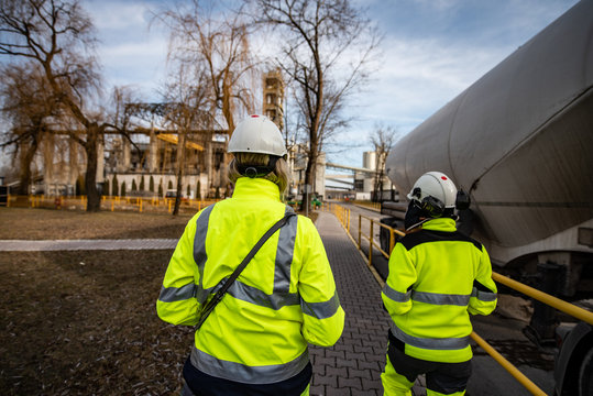 Ubi&oacute;r BHP - Zasady, Przepisy na zakładzie przemysłowym